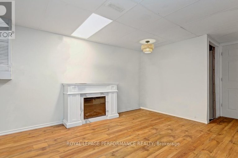 29576627/32-brando-crescent/hunt-club-parkgreenboro/ottawa/ontario/K1T2E3_26