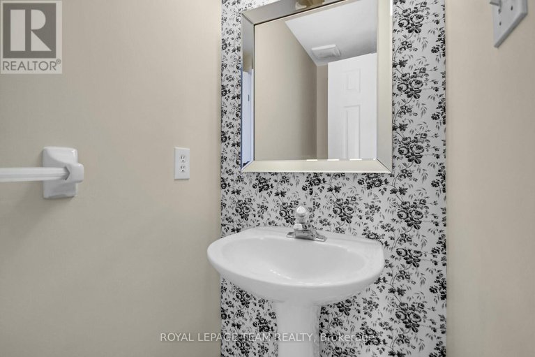 28790579/89-thornbury-crescent/centrepointe/ottawa/ontario/K2G6C4_17