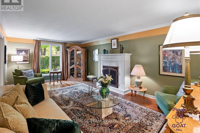 28136010/5-erinlea-court/pineglencountry-place/ottawa/ontario/K2E7C8_7