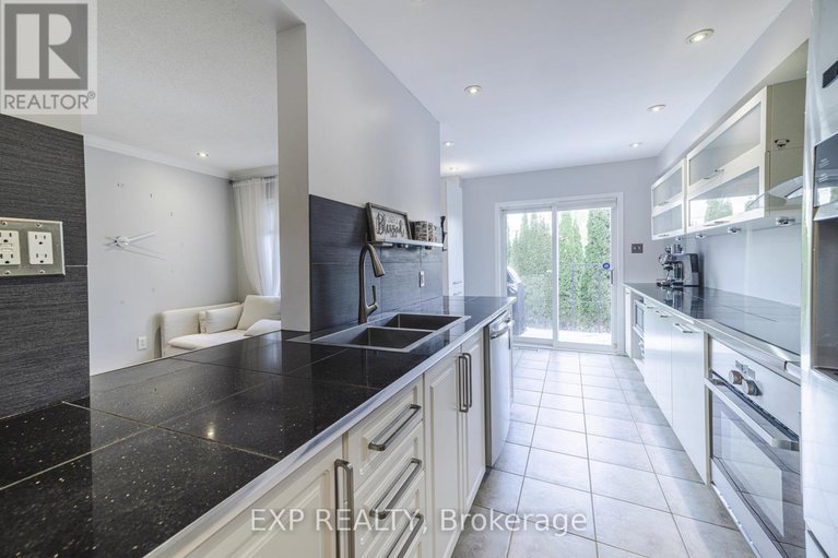 29121014/42-353-hillsboro-private/emerald-meadowstrailwest/ottawa/ontario/K2M3B1_7