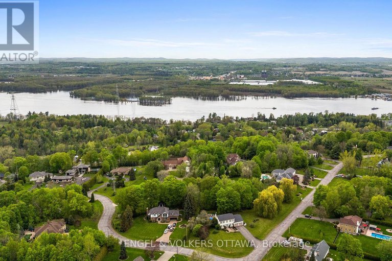 28604093/935-fieldown-street/cumberland-ridge/ottawa/ontario/K4C1B9_45