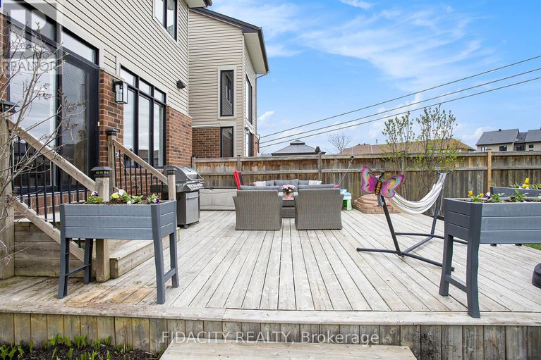 28286993/670-whitecliffs-avenue/riverside-south/ottawa/ontario/K1V2N4_30
