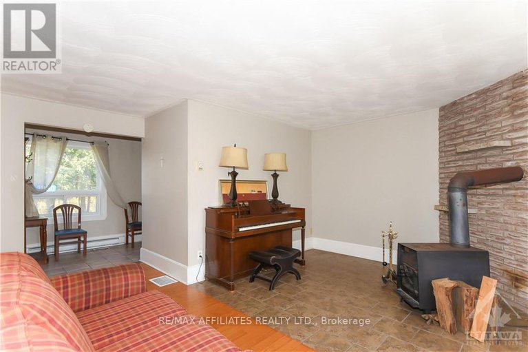 27595829/1860-greys-creek-road/greely/greely/ontario/K4P1H7_11