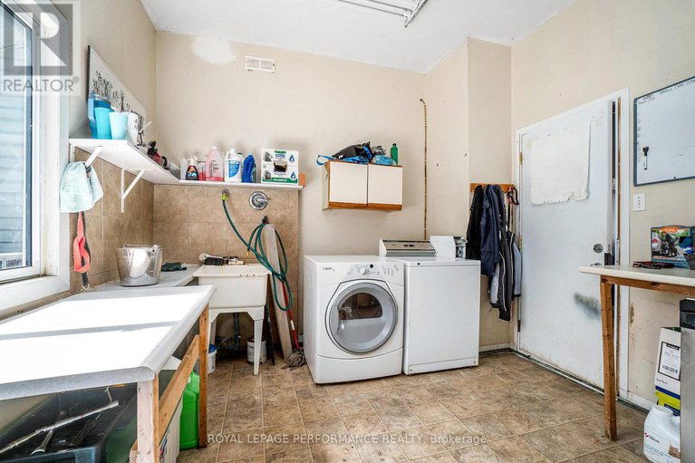 28244627/3383-champlain-street/clarencerockland-twp/clarence-rockland/ontario/K0A1E0_45