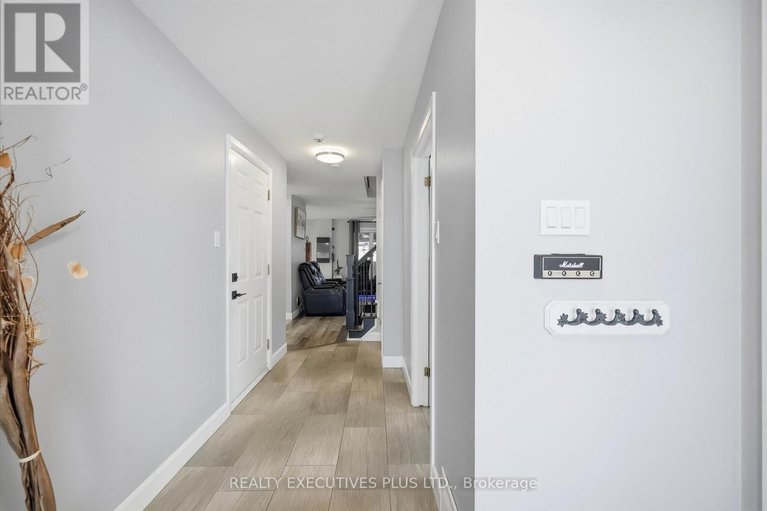 29406183/1110-trillium-place/town-of-rockland/clarence-rockland/ontario/K4K1T1_4