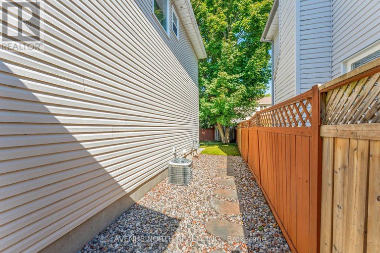 28875469/33-sarrazin-way/cedargrovefraserdale/ottawa/ontario/K2J4A5_25