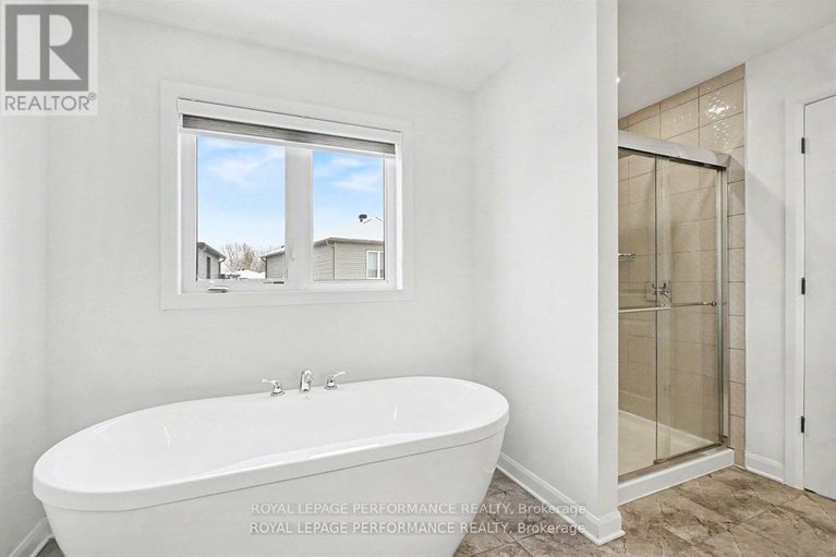 29674267/372-aquaview-drive/avalon-east/ottawa/ontario/K4A5K5_28