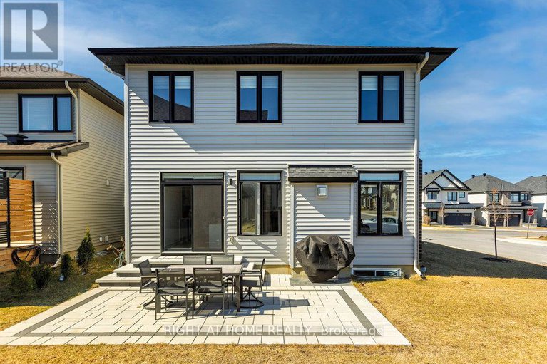 28163339/4511-kelly-farm-drive/blossom-parkkemp-parkfindlay-creek/ottawa/ontario/K1X0E7_46