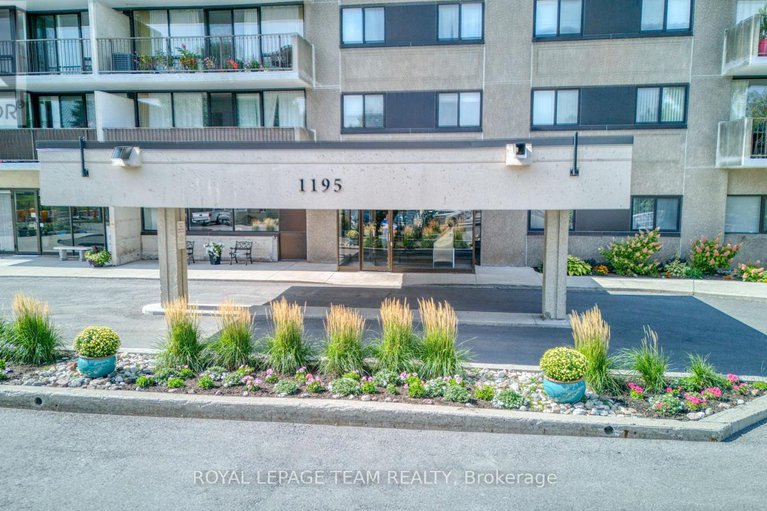 29296783/2006-1195-richmond-road/woodroffe/ottawa/ontario/K2B8E4_3