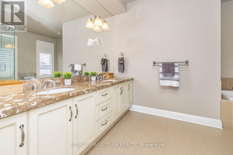 28933926/213-cabrelle-place-e/manotick-village-manotick-estates/ottawa/ontario/K4M0A9_23