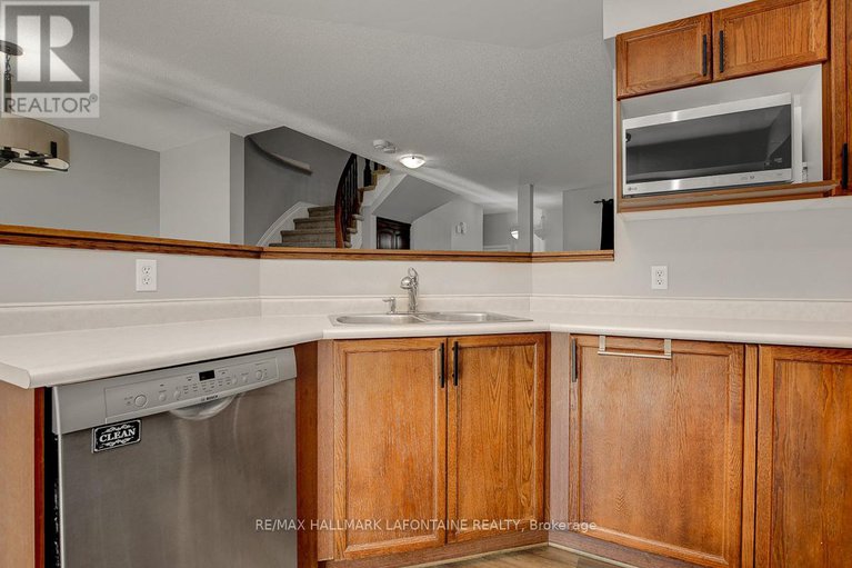 28827853/446-lawler-crescent/chatelaine-village/ottawa/ontario/K4A3Y3_15