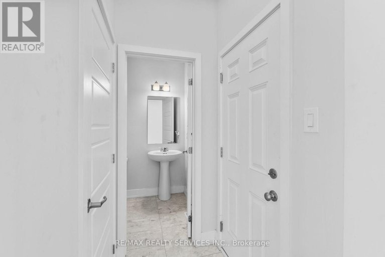 29447721/724-rouncey-road/emerald-meadowstrailwest/ottawa/ontario/K2S1B6_37