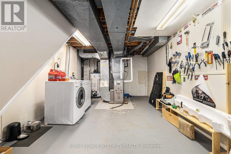 29047086/47-jansen-road/sheahan-estatestrend-village/ottawa/ontario/K2H5W6_29