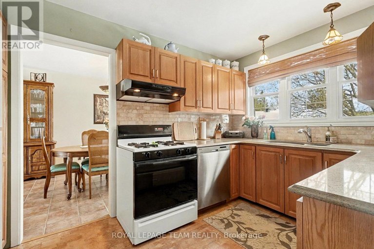 29674279/30-juniper-court/borden-farmstewart-farmcarleton-heightsparkwood-hills/ottawa/ontario/K2E5M6_14