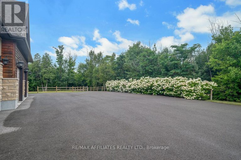 28778055/111-ironstone-court/remainder-of-stittsville-area/ottawa/ontario/K2S0L4_4