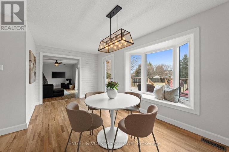 29593963/129-corvinelli-crescent/village-of-russell/russell/ontario/K4R1G4_11