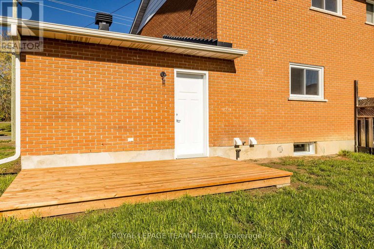 28975666/40-beach-avenue/iroquois/south-dundas/ontario/K0E1K0_40