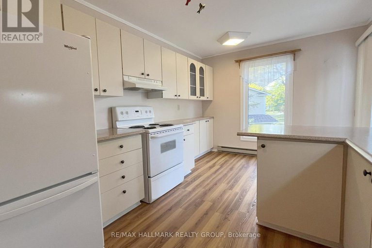 28920438/72-218-d-equestrian-drive/bridlewood/ottawa/ontario/K2M1E2_7