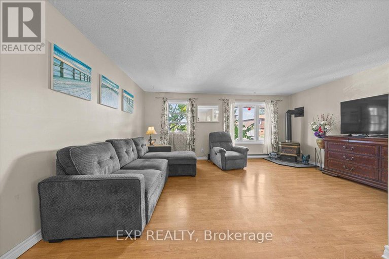 29220422/3166-stockton-drive/blossom-parkkemp-parkfindlay-creek/ottawa/ontario/K1T1S1_7