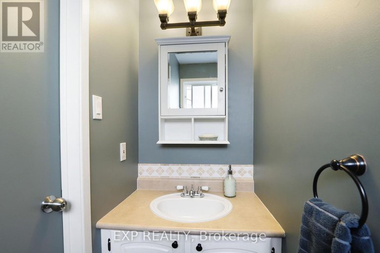 29406077/39-barra-avenue/glencairnhazeldean/ottawa/ontario/K2L2R9_17