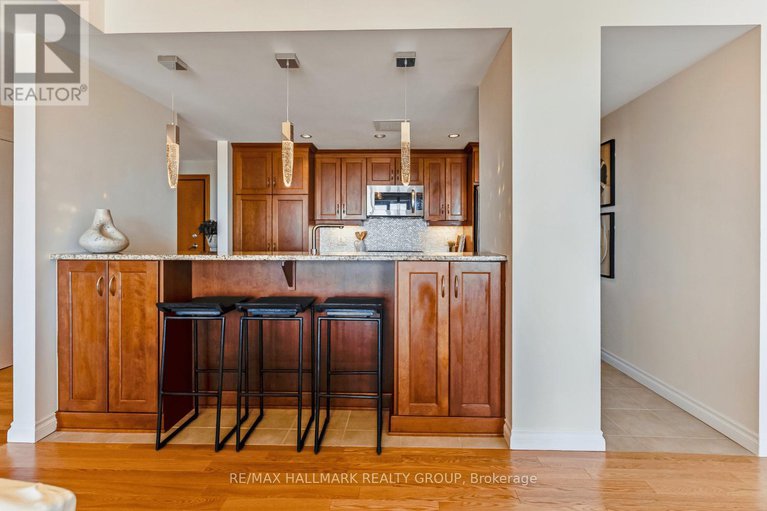 28613600/1404-90-george-street/lower-townbyward-market/ottawa/ontario/K1N0A8_13