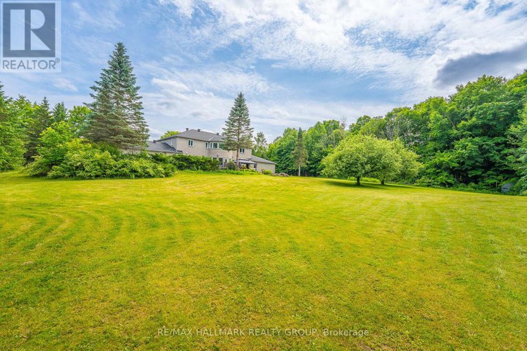 28474229/5749-knights-drive/manotick-east-to-manotick-station/ottawa/ontario/K4M1K2_48