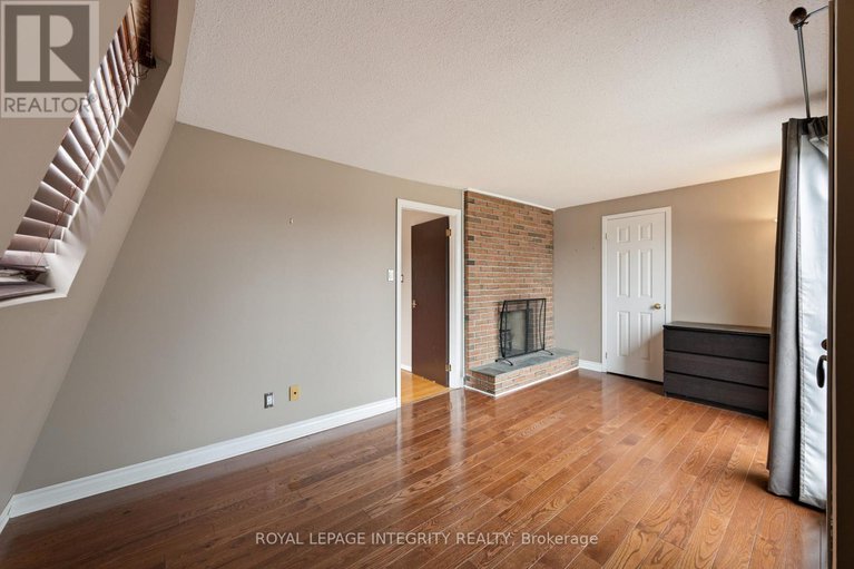 29319592/2061-prince-of-wales-drive/rideau-heightsrideau-river/ottawa/ontario/K2E7A4_13