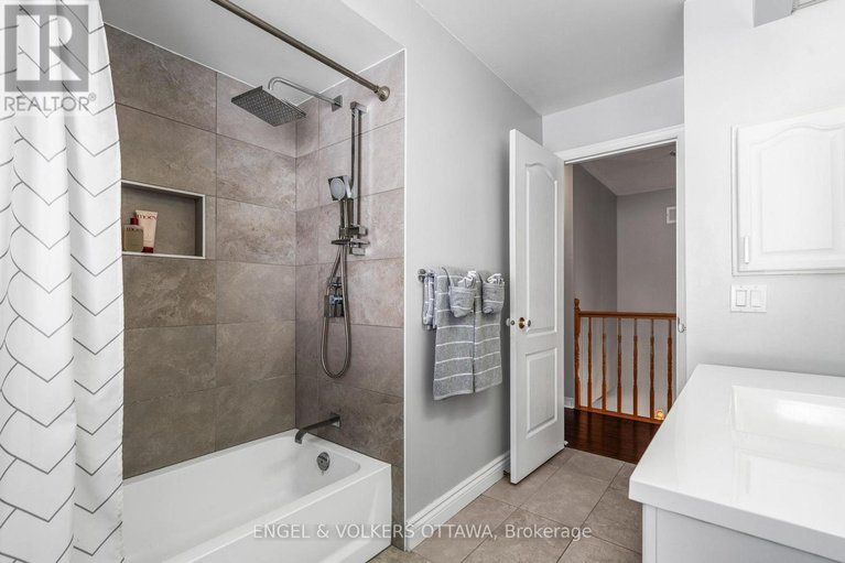 29678432/17-hunterswood-crescent/hunt-club-park/ottawa/ontario/K1G5V1_32