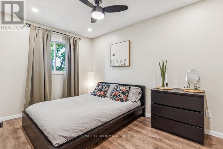 28749249/68-1732-shamandura-lane/orleanssunridge/ottawa/ontario/K1C6Z9_32