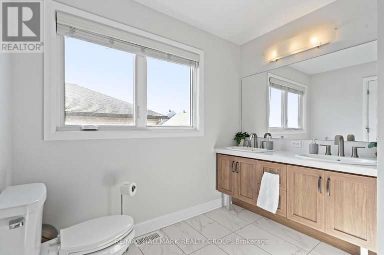 29521538/293-central-park/village-of-russell/russell/ontario/K4R0G2_23