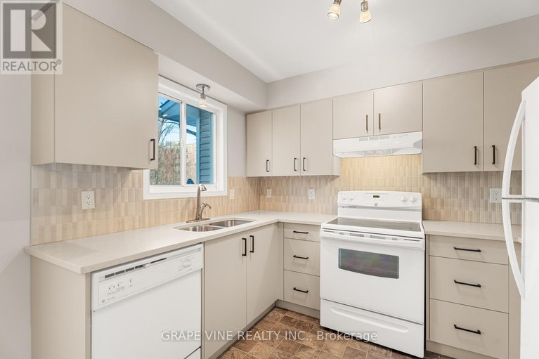 28039970/430-lawler-crescent/chatelaine-village/ottawa/ontario/K4A3Y3_16