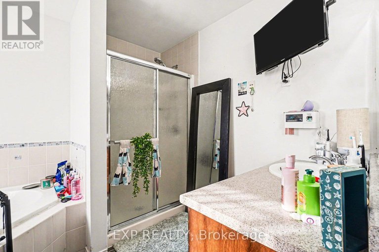 29298211/735-regiment-avenue/emerald-meadowstrailwest/ottawa/ontario/K2M0E6_13