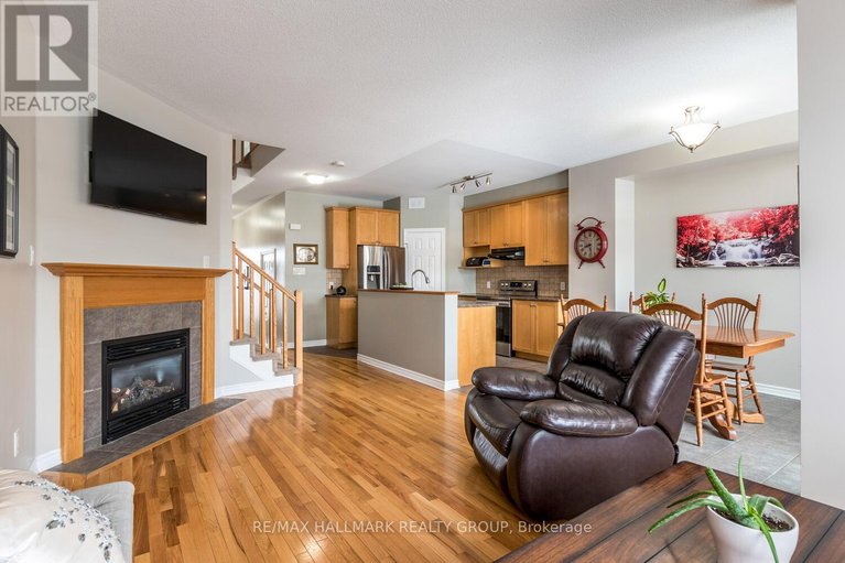 29569375/266-horseshoe-crescent/stittsville-north/ottawa/ontario/K2S0B7_8