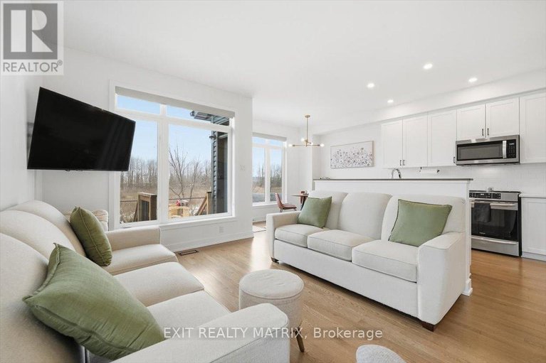 29118512/641-putney-crescent/stittsville-south/ottawa/ontario/K2S2N7_12