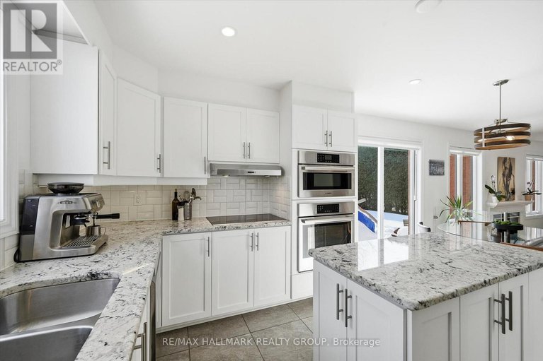 29425296/1660-country-walk-drive/chapel-hill/ottawa/ontario/K1C8E2_14