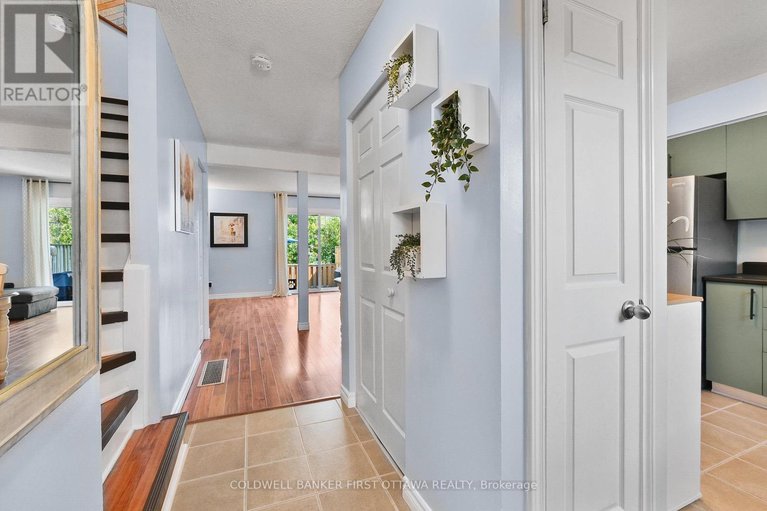 28830015/1351-bakker-court/convent-glen-south/ottawa/ontario/K1C2K5_4