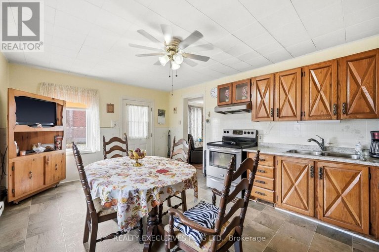 29596736/3721-champlain-street/clarencerockland-twp/clarence-rockland/ontario/K0A1E0_4