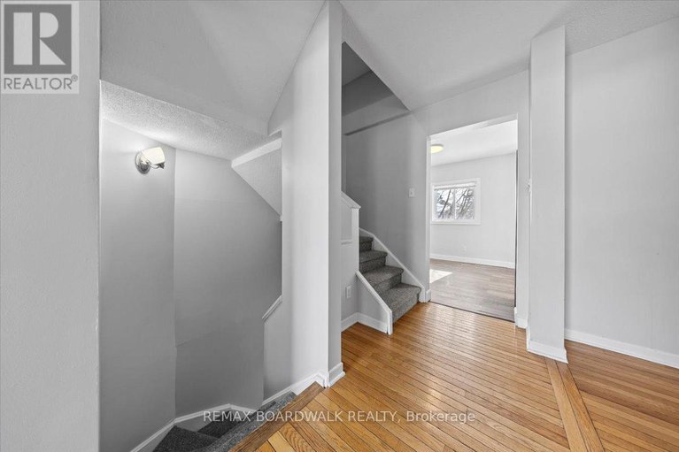 29445162/1513-thurlow-street/fallingbrookridgemount/ottawa/ontario/K4A2K9_19