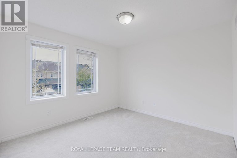 28362232/411-temiskaming-crescent/strandherd/ottawa/ontario/K2J0V4_28