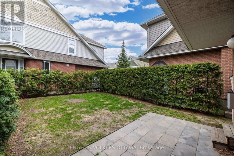 28329498/2368-virginia-drive/urbandale-acres/ottawa/ontario/K1H6S2_38