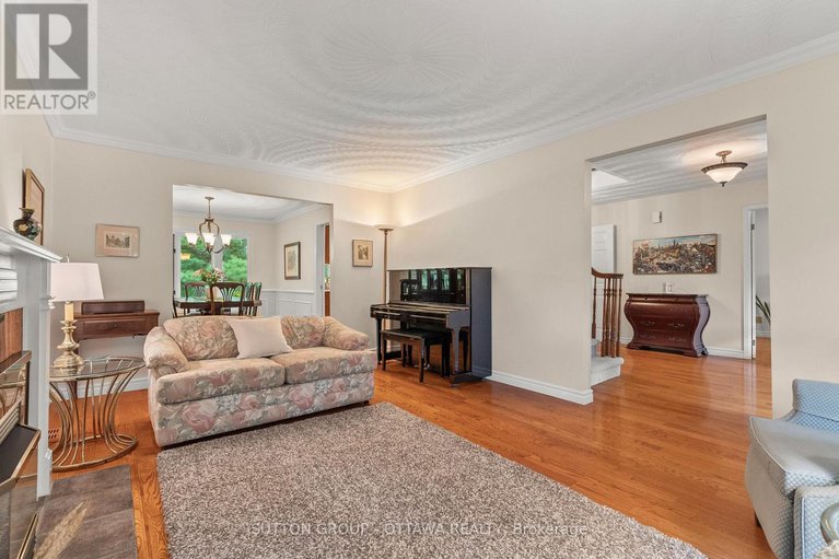 28824766/9-sundance-court/sheahan-estatestrend-village/ottawa/ontario/K2H8T4_11