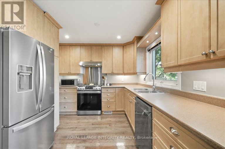 28978669/1406-bouton-dor-way/bilberry-creekqueenswood-heights/ottawa/ontario/K1E3L3_14