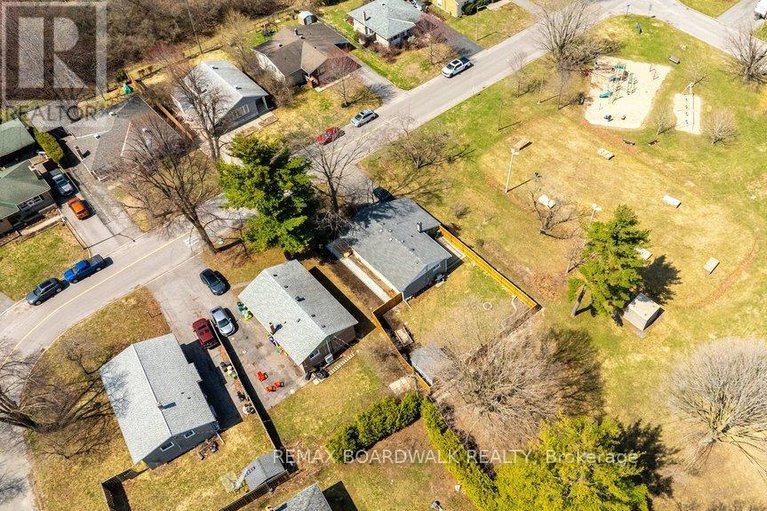 29650658/1279-adirondack-drive/kenson-park/ottawa/ontario/K2C2V7_35