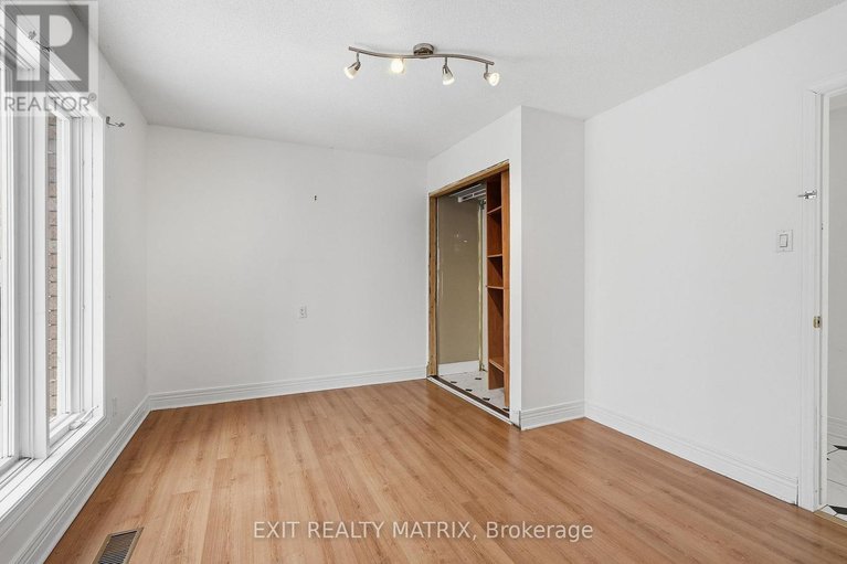 29666796/203-montee-outaouais-road/town-of-rockland/clarence-rockland/ontario/K4K1G2_16