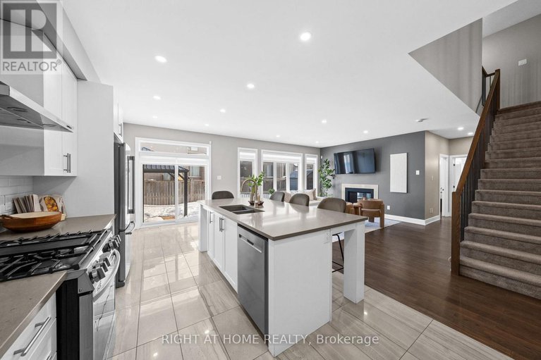 29398268/424-golden-springs-drive/riverside-southgloucester-glen/ottawa/ontario/K4M0B9_15