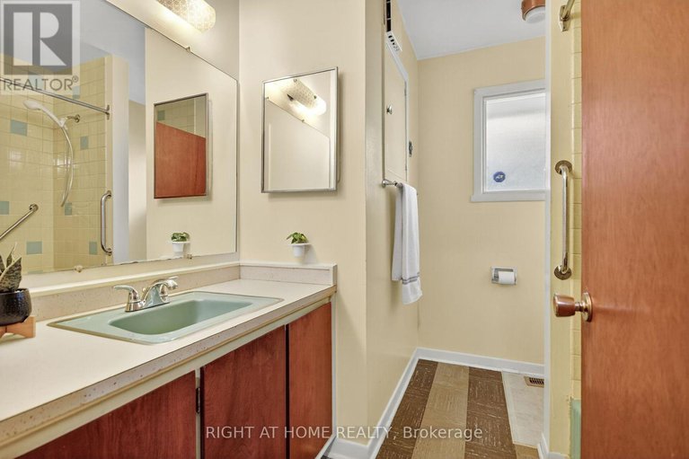 28954336/6-higwood-drive/borden-farmstewart-farmcarleton-heightsparkwood-hills/ottawa/ontario/K2E5K7_22
