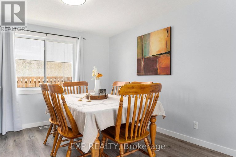 28484496/d-1520-beaverpond-drive/pineview/ottawa/ontario/K1B3R9_8