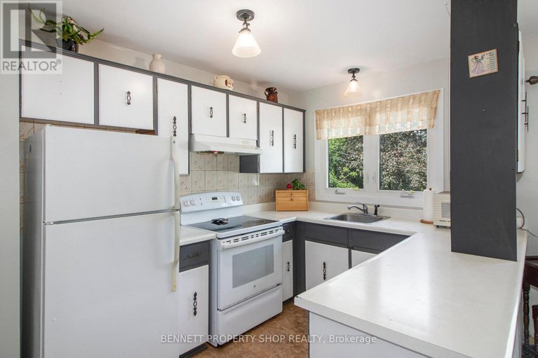 28781613/303-gleneagles-avenue/bilberry-creekqueenswood-heights/ottawa/ontario/K1E1L7_4