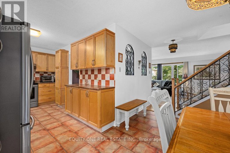 28495374/542-sirois-avenue/overbrookcastle-heights/ottawa/ontario/K1K1H4_16