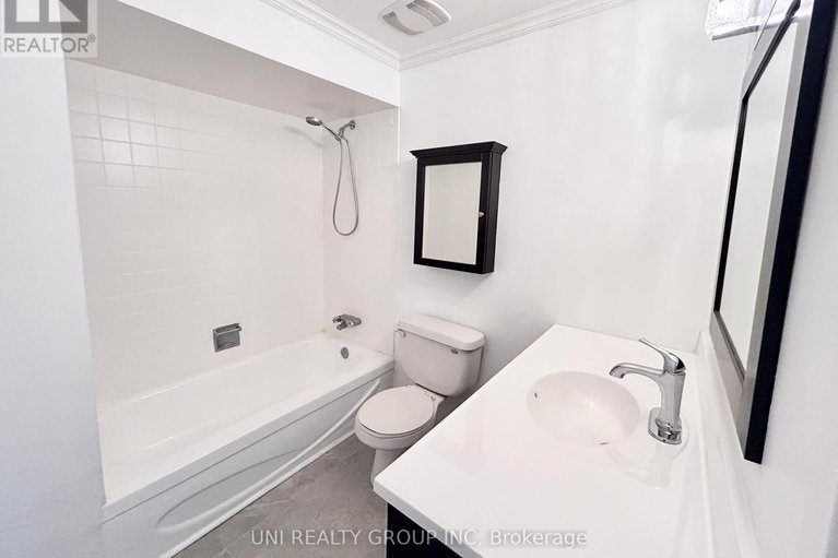 29032886/2064-eric-crescent/pineview/ottawa/ontario/K1B4P4_24